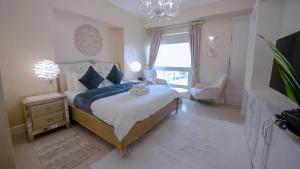 Postel nebo postele na pokoji v ubytování ROYAL BEACH RESIDENCES 2