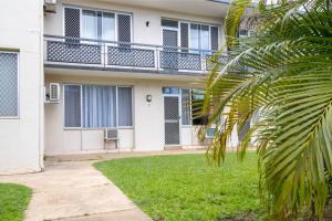 Κήπος έξω από το Serenity On Smith 2 Bedroom Apt