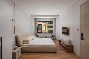 Voodi või voodid majutusasutuse Guilin Reed Flute Retreat Free pick-up service over 2 nights toas