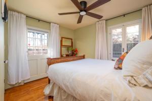 a bedroom with a bed and a ceiling fan at Casita Gomez- Courtyard - Quiet - Railyard - 1BR in Santa Fe