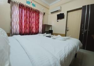 Hotel Yogiraj客房内的一张或多张床位