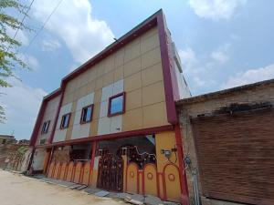 a building with a fence in front of it at Hotel O Home Shri Hari Lodge Homestay in Ayodhya