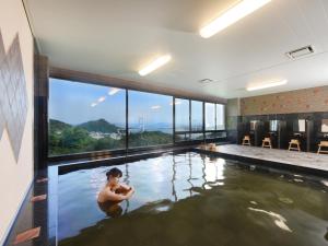 Bazén v ubytování Washu Blue Resort風籠 Kasago nebo v jeho okolí