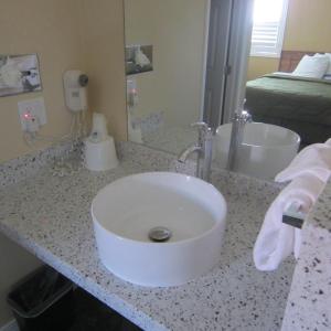 A bathroom at Pacific Best Inn