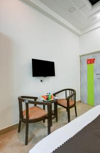TV a/nebo společenská místnost v ubytování Hotel Cladis Near Sector 15 Metro