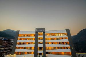 Nespecifikovaný výhled na hory nebo výhled na hory při pohledu z hotelu