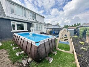 Bazén v ubytování Hamilton Chic Retreat - Cozy Winter Getaway nebo v jeho okolí