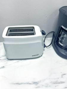 Fotografie z fotogalerie ubytování Hamilton Chic Retreat - Cozy Winter Getaway v destinaci Hamilton