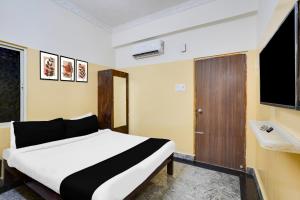 Postel nebo postele na pokoji v ubytování Super Hotel O Karakambadi Road Near Leela Mahal Circle