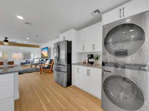 a kitchen with a washer and dryer in it at Boulder Apache Junction in Apache Junction