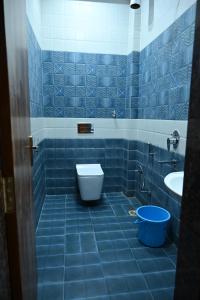 Koupelna v ubytování HOTEL DEV KRIPA Datia + 31 fotografií