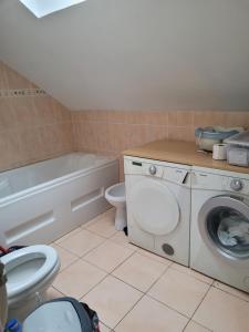 Koupelna v ubytování APARTMANI Emerald Dream