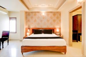 Postel nebo postele na pokoji v ubytování Super Townhouse Oak Madhapur formerly Nera Regency + 29 fotografií