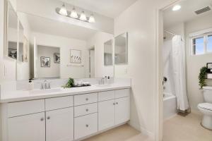 Gambar di galeri bagi Sunnyside Up SD Gem di San Diego