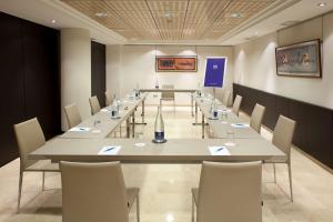 Área de negócios e/ou sala de conferências em NH Ciudad de Santander