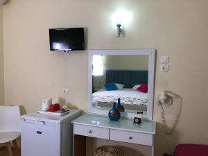 Un pat sau paturi într-o cameră la Laios Hotel (Adults Only)
