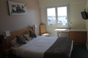 Postel nebo postele na pokoji v ubytování Hotel De La Mer