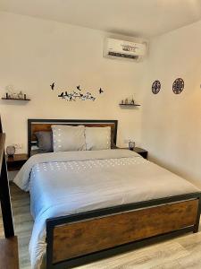 Ένα ή περισσότερα κρεβάτια σε δωμάτιο στο Comfort CHU Lille +1 φωτογραφίες