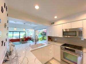 Η κουζίνα ή μικρή κουζίνα στο 2br in Luxury Rancho Mirage Condo