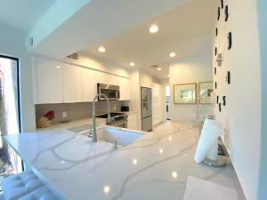Η κουζίνα ή μικρή κουζίνα στο 2br in Luxury Rancho Mirage Condo +30 φωτογραφίες