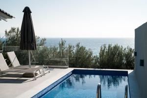 Bazén v ubytování Aegean View Villa nebo v jeho okolí