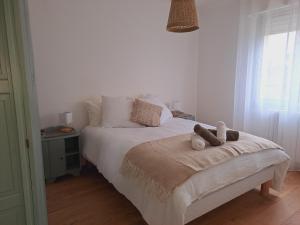 a bedroom with a bed with two stuffed animals on it at Ty Gwenn in La Baule