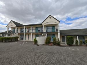 a building with a parking lot in front of it at Great Lake Motel Taupo in Taupo