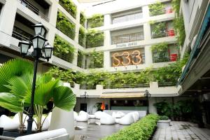 Сад в S33 Compact Sukhumvit Hotel