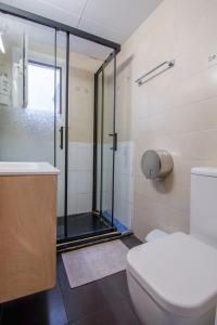 A bathroom at Apartament Sagrada Familia