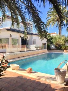 a swimming pool in front of a house at VILLA T11 PREMIUM 5min PLAYA in El Campello