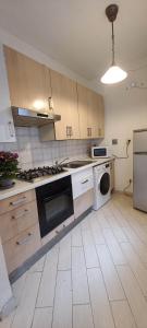 a kitchen with a stove and a dishwasher at Casa silenziosa nel verde in Rome