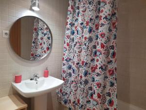 Bilik mandi di Apartamento confortable y espacioso Aüt 2 +14 gambar