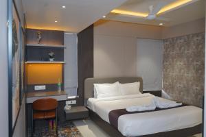 Postel nebo postele na pokoji v ubytování Abssolute Homtel - Rooms & Suites