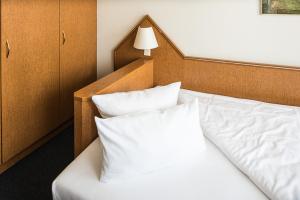 Postel nebo postele na pokoji v ubytování Hotel Residenz Limburgerhof