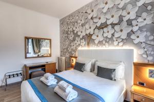 Postel nebo postele na pokoji v ubytování Roma dei Papi B&B