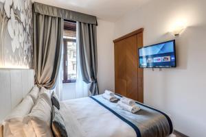 Postel nebo postele na pokoji v ubytování Roma dei Papi B&B