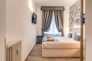 Postel nebo postele na pokoji v ubytování Roma dei Papi B&B