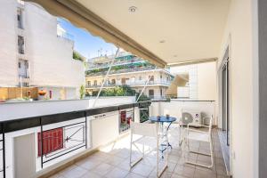 Balcó o terrassa a AthensCity Apt-G2 with balcony