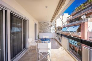 Balcó o terrassa a AthensCity Apt-G2 with balcony