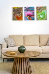 Zona d'estar a AthensCity Apt-G2 with balcony