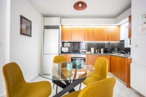 Cuina o zona de cuina de AthensCity Apt-G2 with balcony