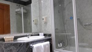 A bathroom at Hotel Humanes