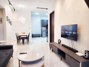 TV a/nebo společenská místnost v ubytování DangaBay in CountryGarden - Fantastic2 #Cowidea + 76 fotografií