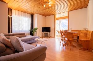 TV a/nebo společenská místnost v ubytování Miraflor Carmen - Arosa Holiday