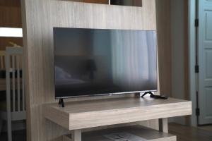 Televiisor ja/või meelelahutuskeskus majutusasutuses Best Western Chaweng Samui