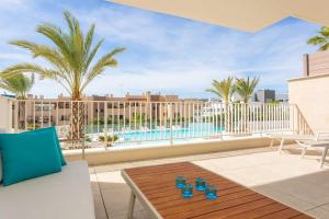 Bazén v ubytování Heated pool and gym Premium apartment nebo v jeho okolí