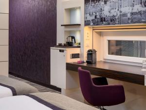Mövenpick Hotel Lausanne的厨房或小厨房