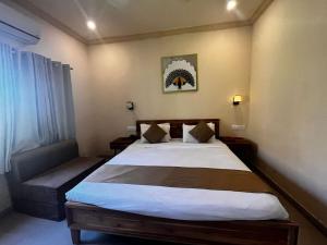 Postel nebo postele na pokoji v ubytování Sambha Hotel