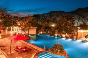 Bazén v ubytování ESTHEREA RESORT & SPA Jaipur nebo v jeho okolí