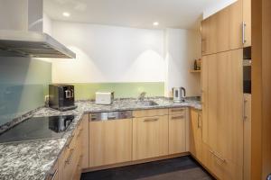 A kitchen or kitchenette at Ferienwohnung Flanuf